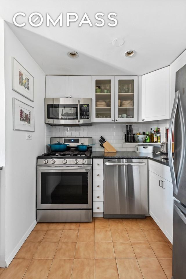 55 Poplar St #4K - Photo 7 of 15