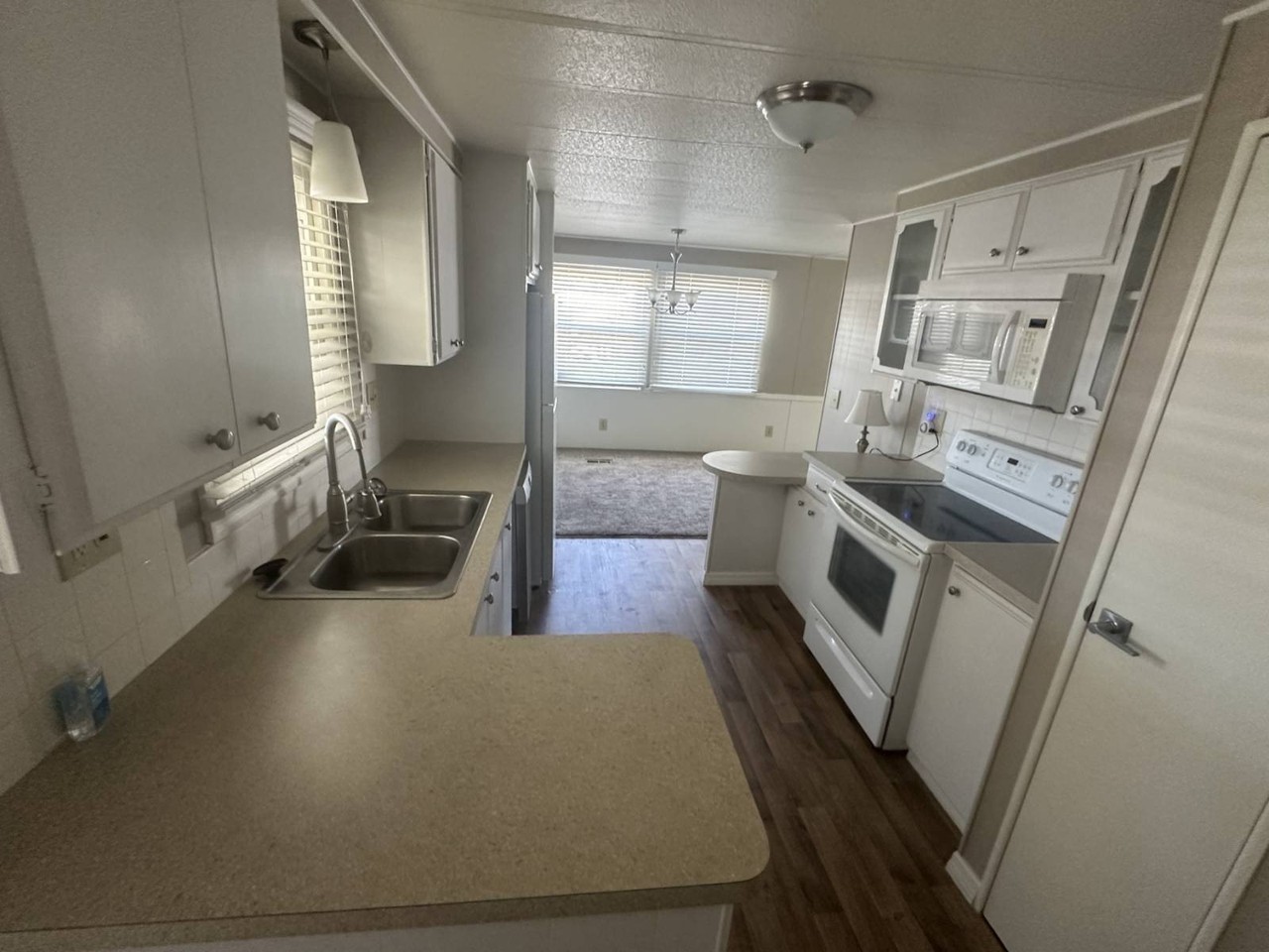 8 Orangewood Dr - Photo 2 of 12