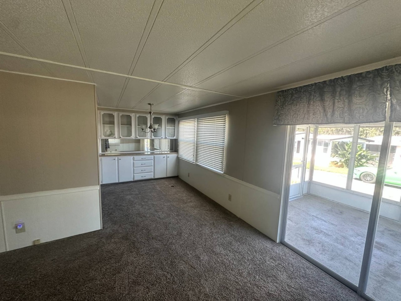 8 Orangewood Dr - Photo 4 of 12