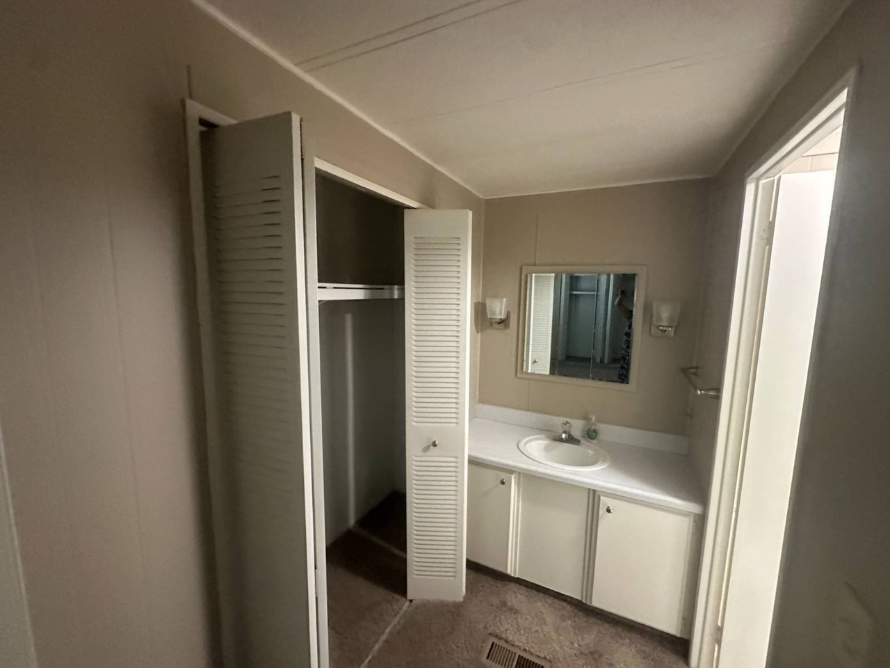 8 Orangewood Dr - Photo 6 of 12