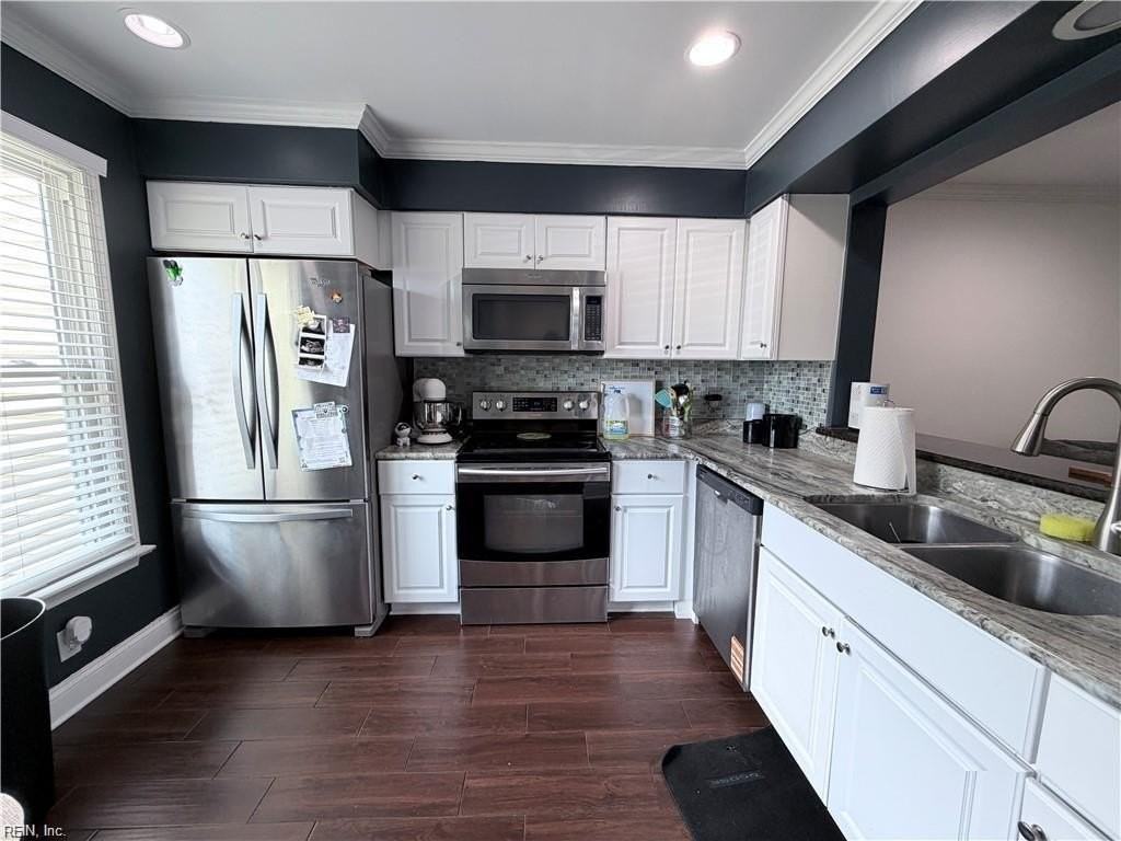 1528 Jameson Dr - Photo 4 of 11