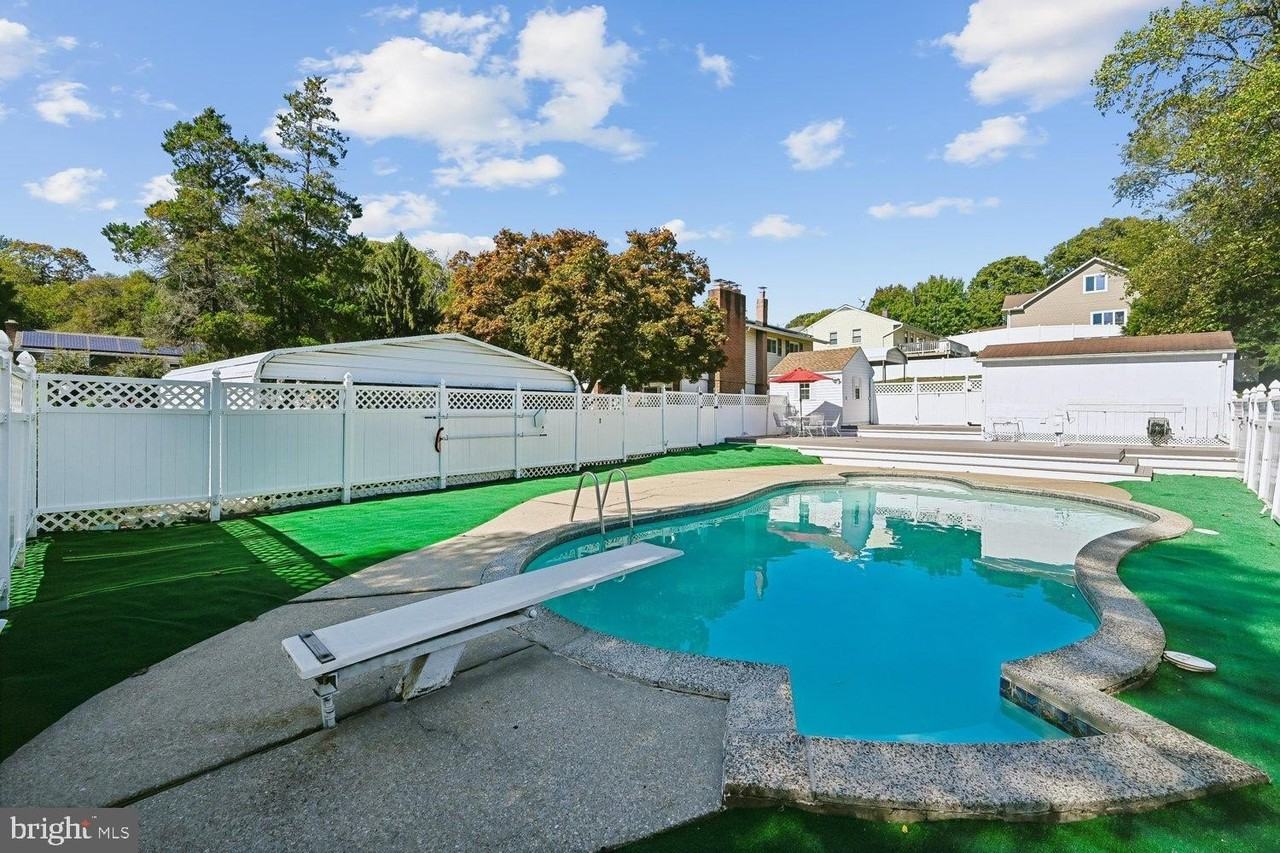 1185 Bayview Vis - Photo 2 of 32