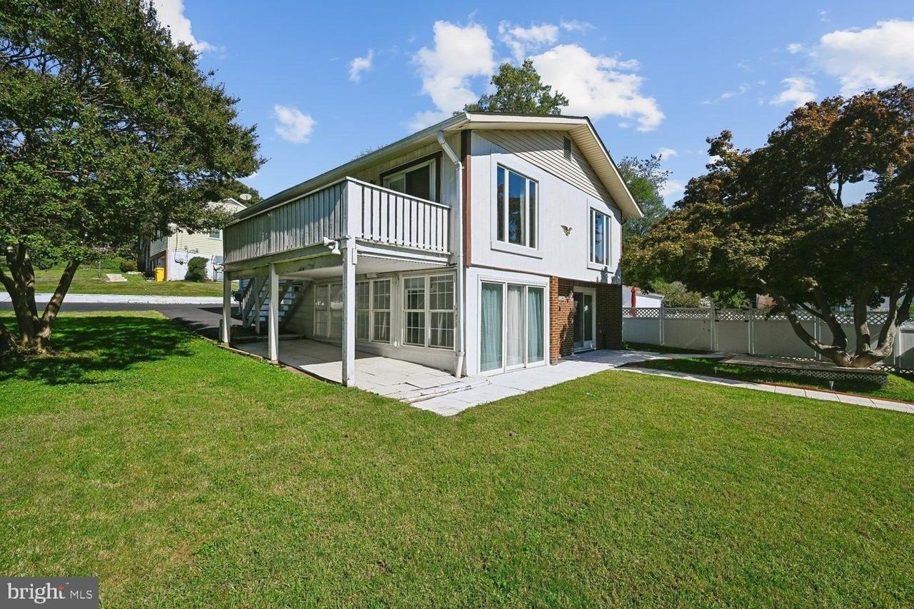 1185 Bayview Vis - Photo 3 of 32