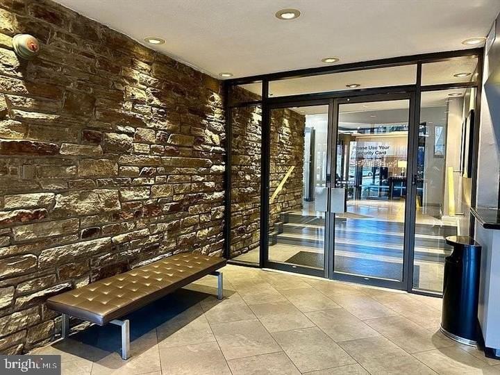 1 E University Pkwy #1403 - Photo 2 of 21