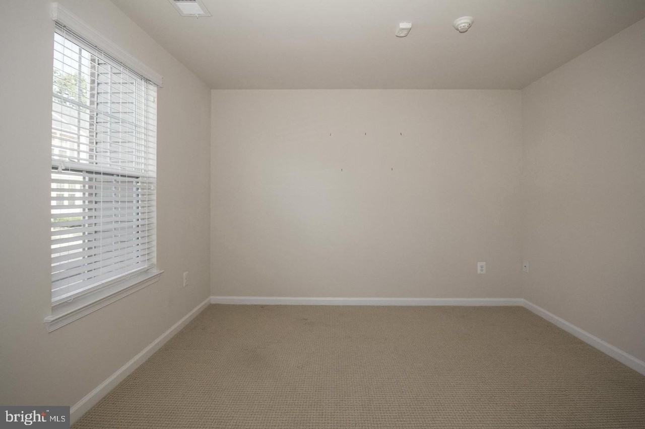 9437 Paragon Ct - Photo 3 of 20