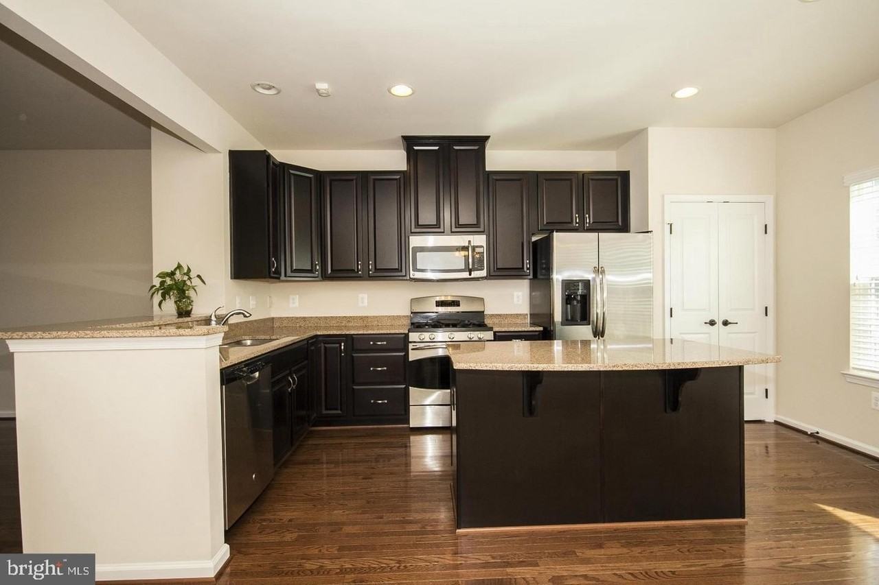 9437 Paragon Ct - Photo 4 of 20