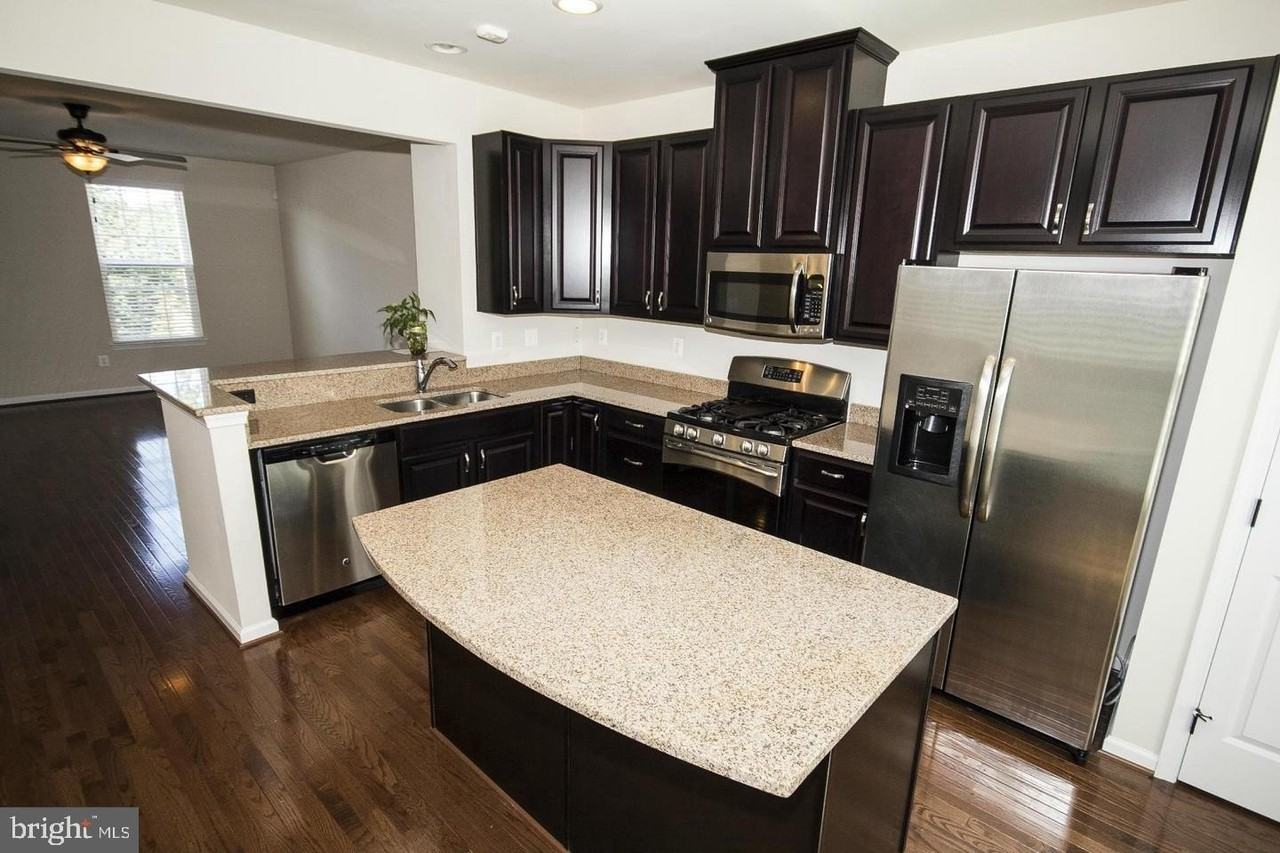 9437 Paragon Ct - Photo 5 of 20