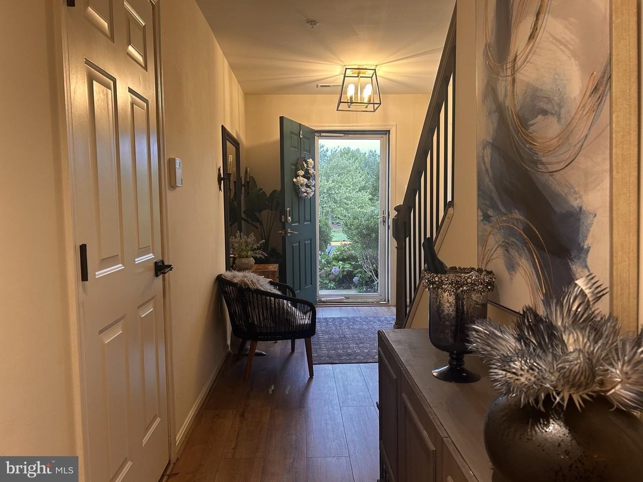527 Sylvan Ct - Photo 3 of 32
