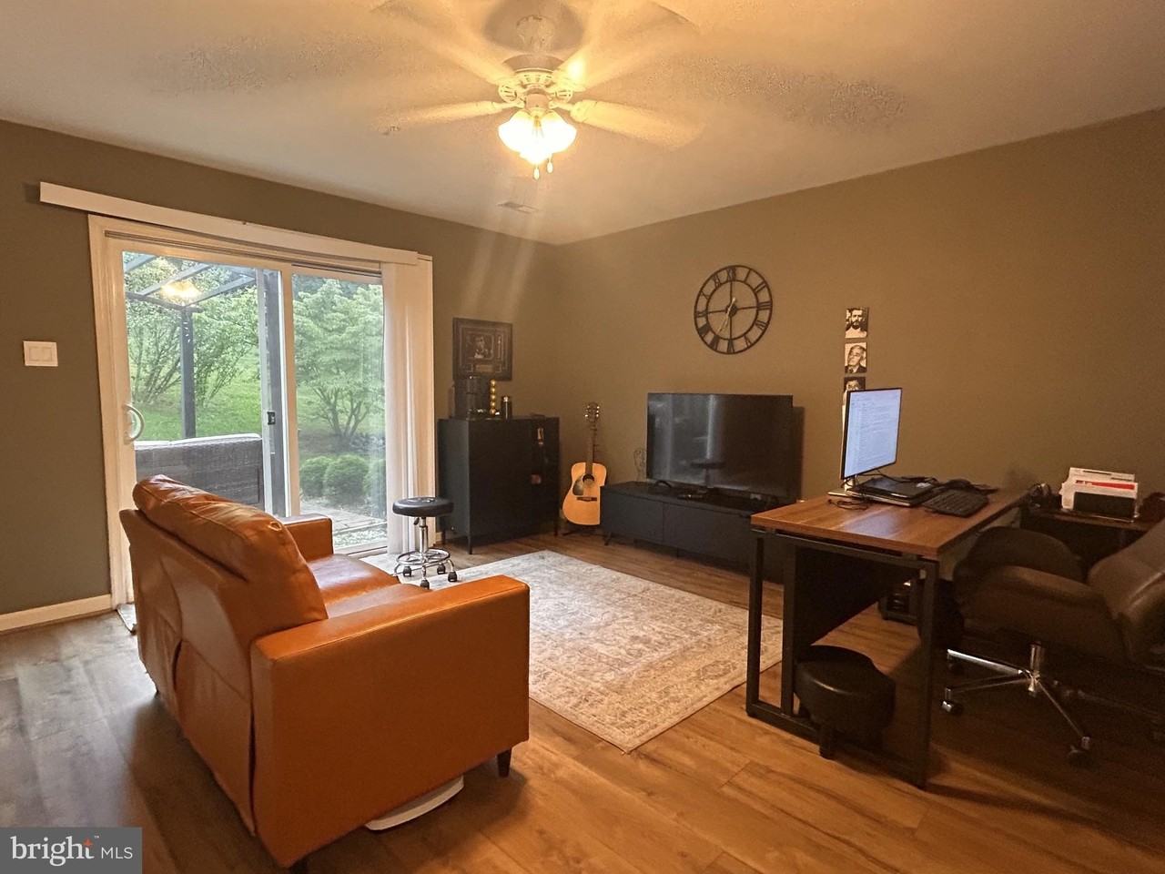 527 Sylvan Ct - Photo 4 of 32