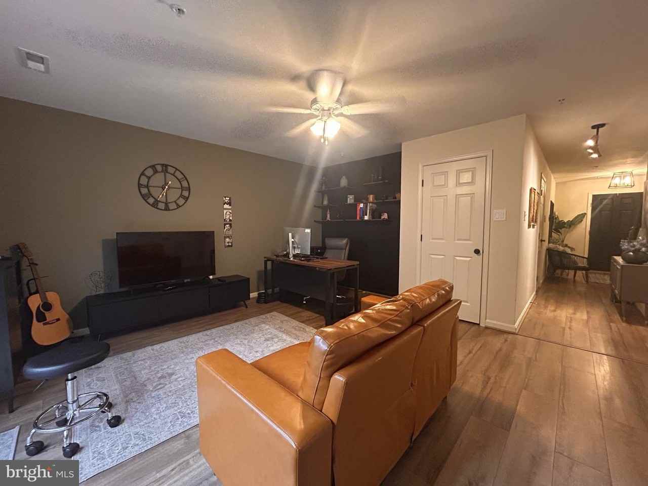 527 Sylvan Ct - Photo 5 of 32