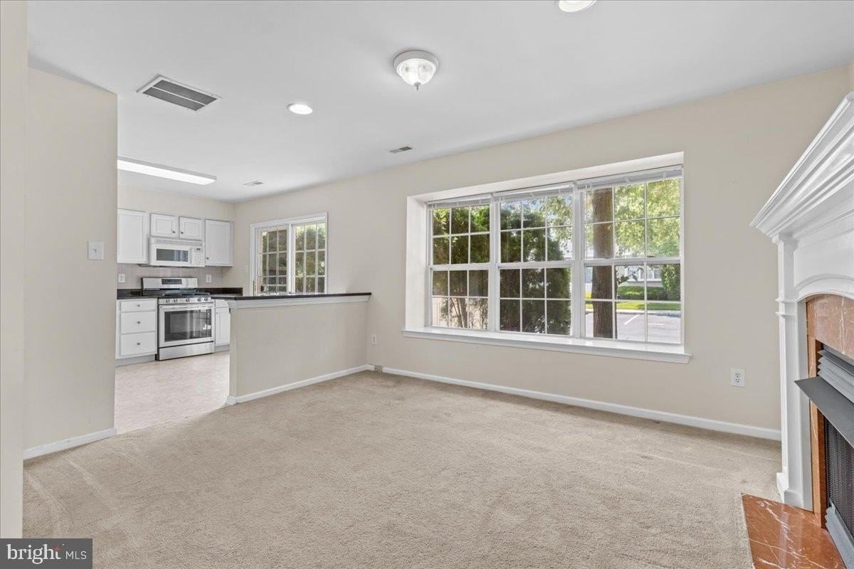 1401 Delancey Way - Photo 4 of 35