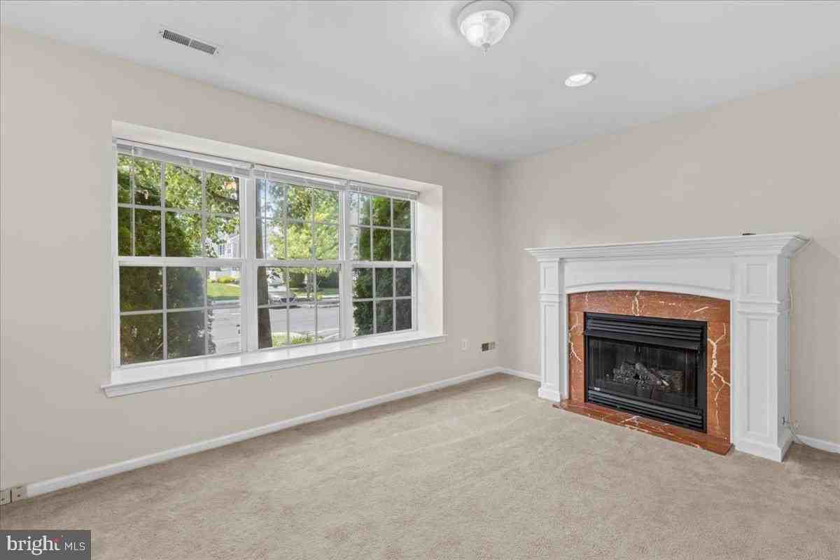 1401 Delancey Way - Photo 5 of 35