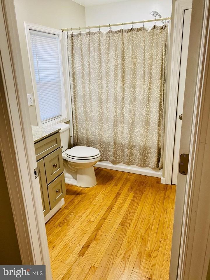 1703 Hollywood Ave - Photo 5 of 11