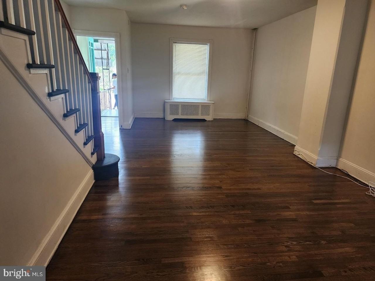 562 Elm St - Photo 2 of 9