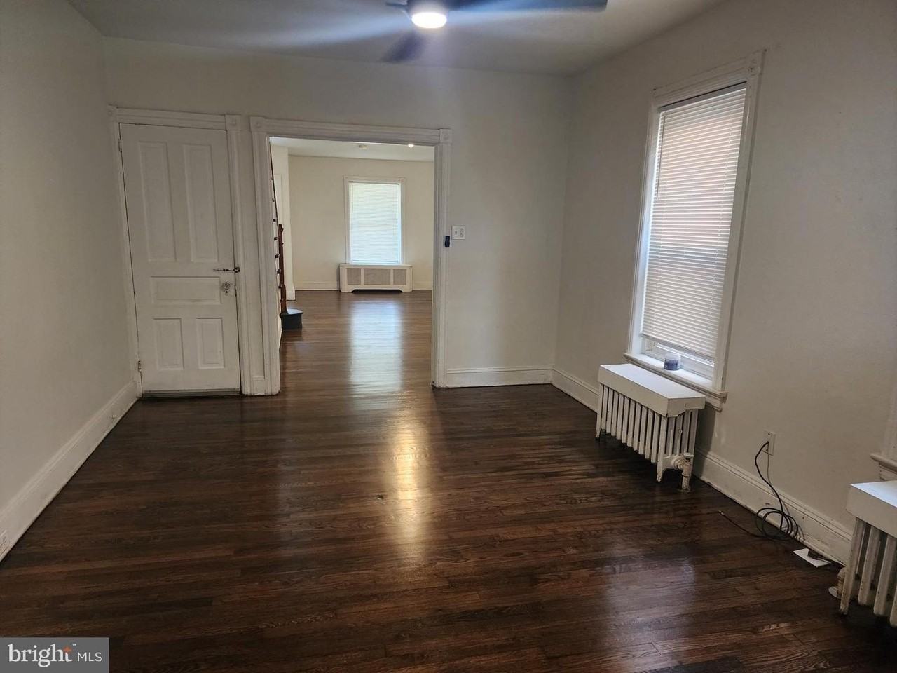 562 Elm St - Photo 3 of 9