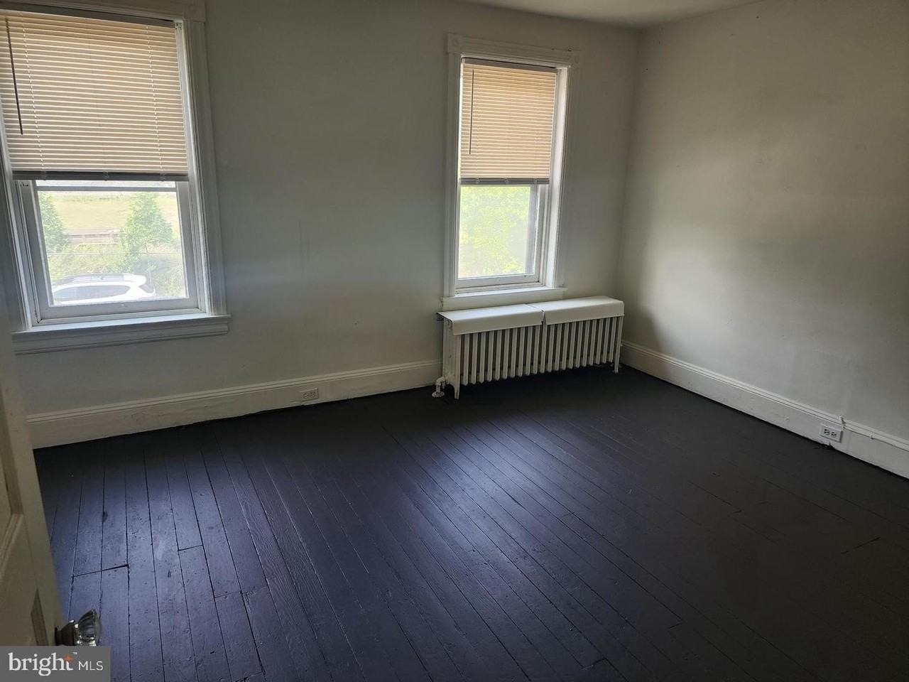 562 Elm St - Photo 5 of 9