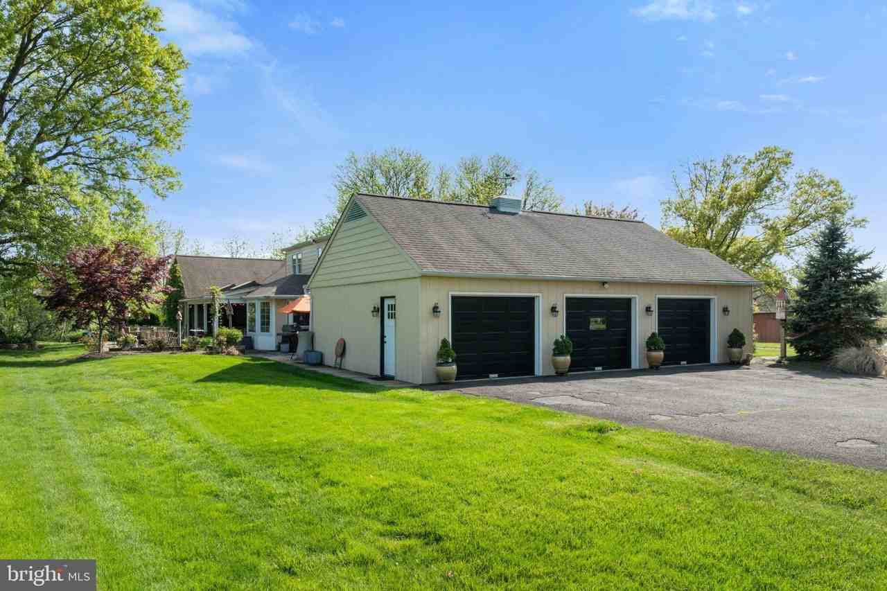 560 Indian Creek Rd - Photo 2 of 50