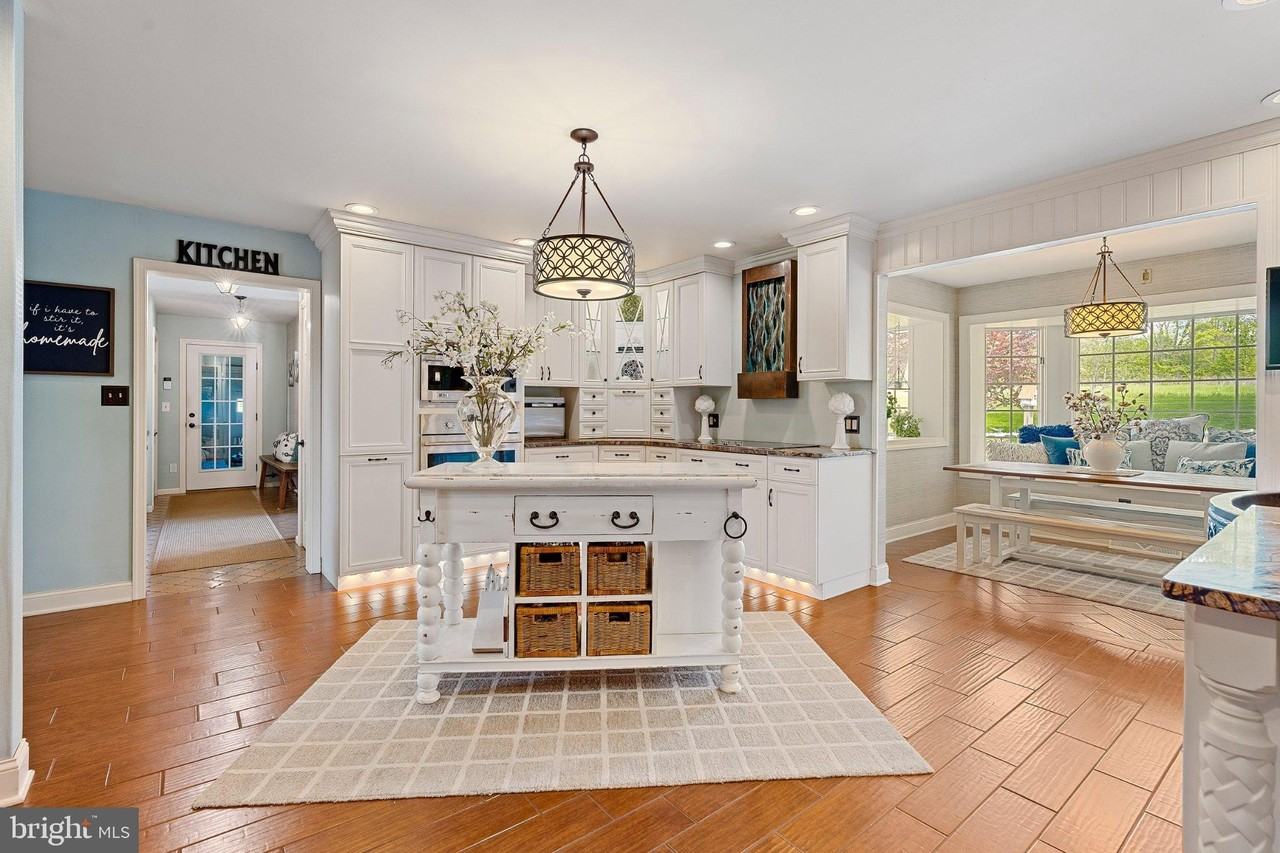 560 Indian Creek Rd - Photo 4 of 50