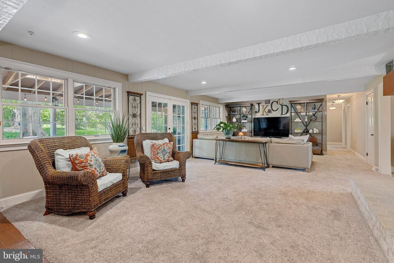 560 Indian Creek Rd - Photo 5 of 50