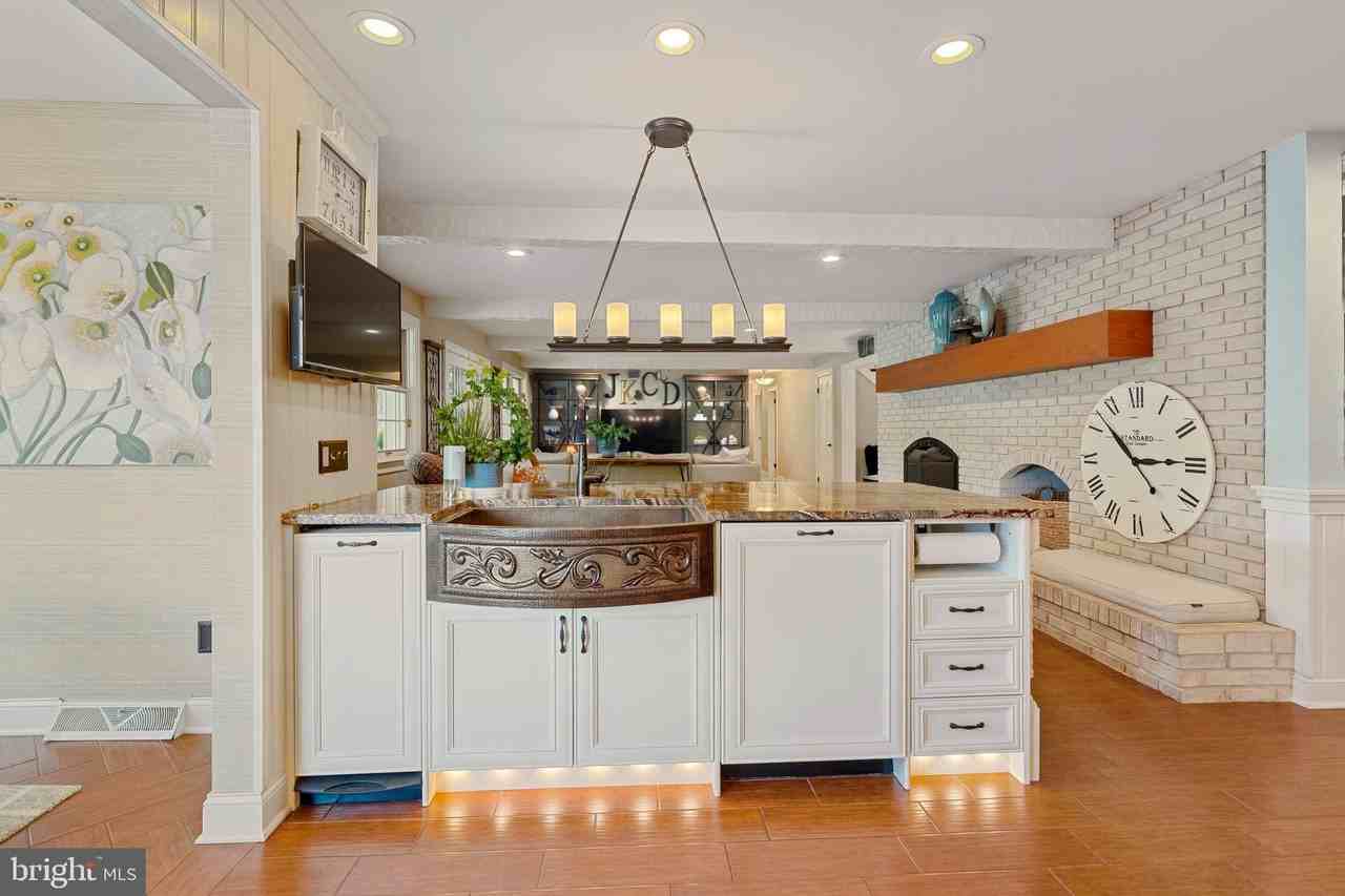 560 Indian Creek Rd - Photo 6 of 50