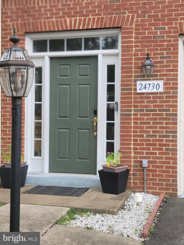 24730 Clock Tower Sq - Photo 2 of 3