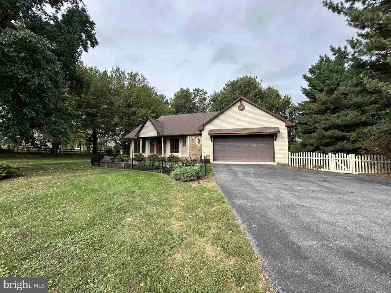 91 Hickorywood Ct - Photo 2 of 26