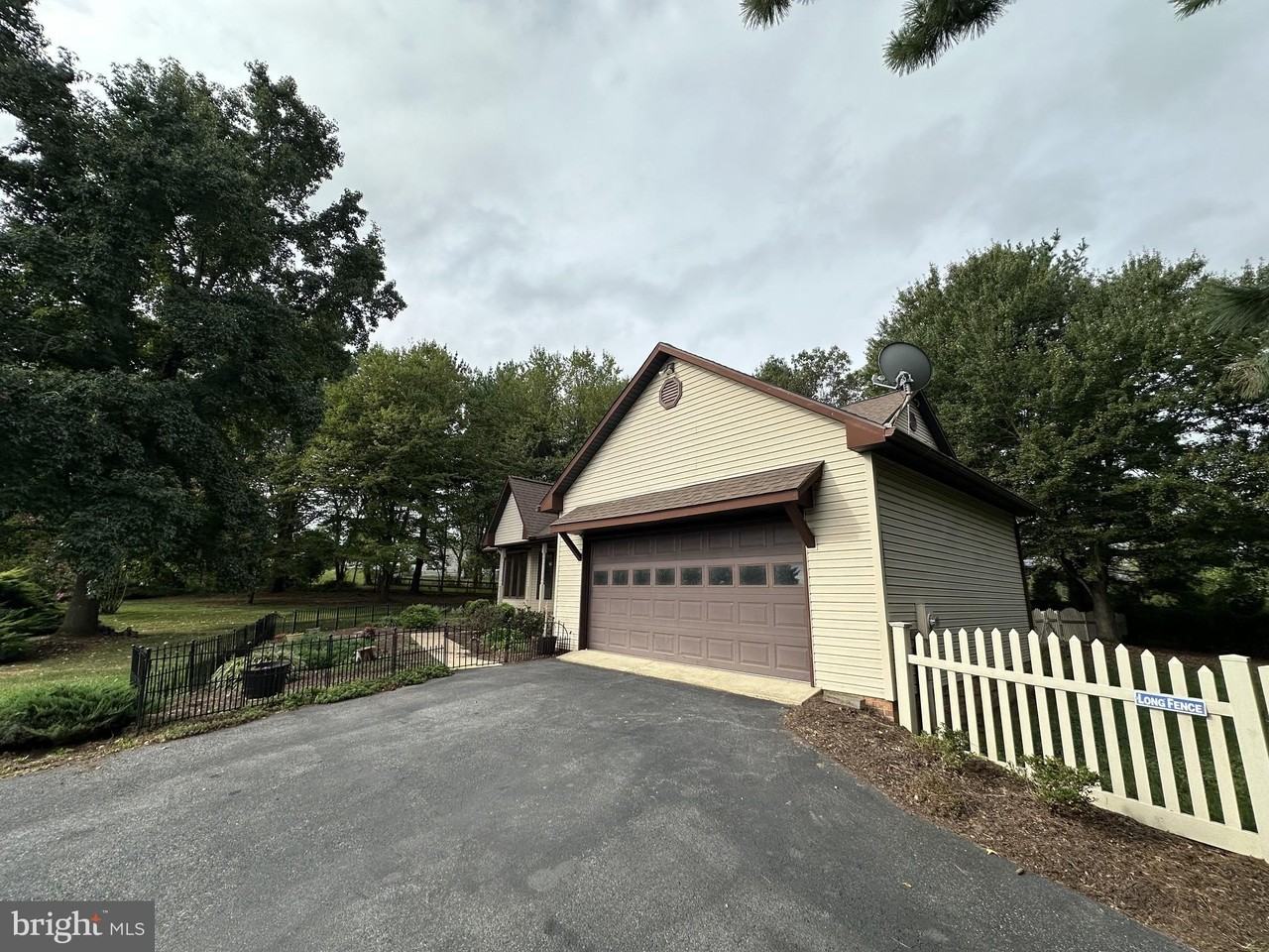 91 Hickorywood Ct - Photo 3 of 26
