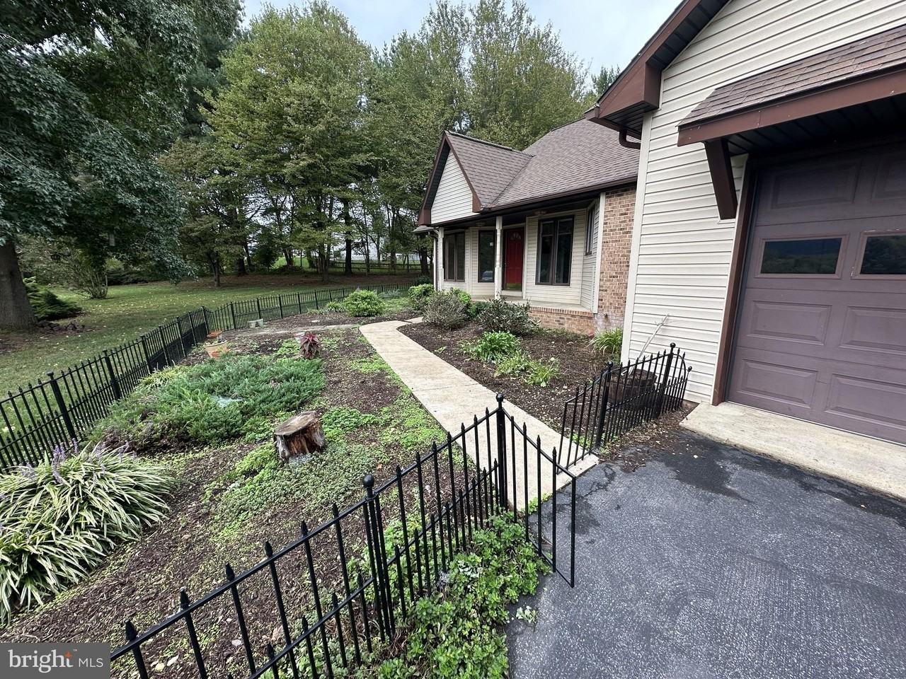 91 Hickorywood Ct - Photo 4 of 26