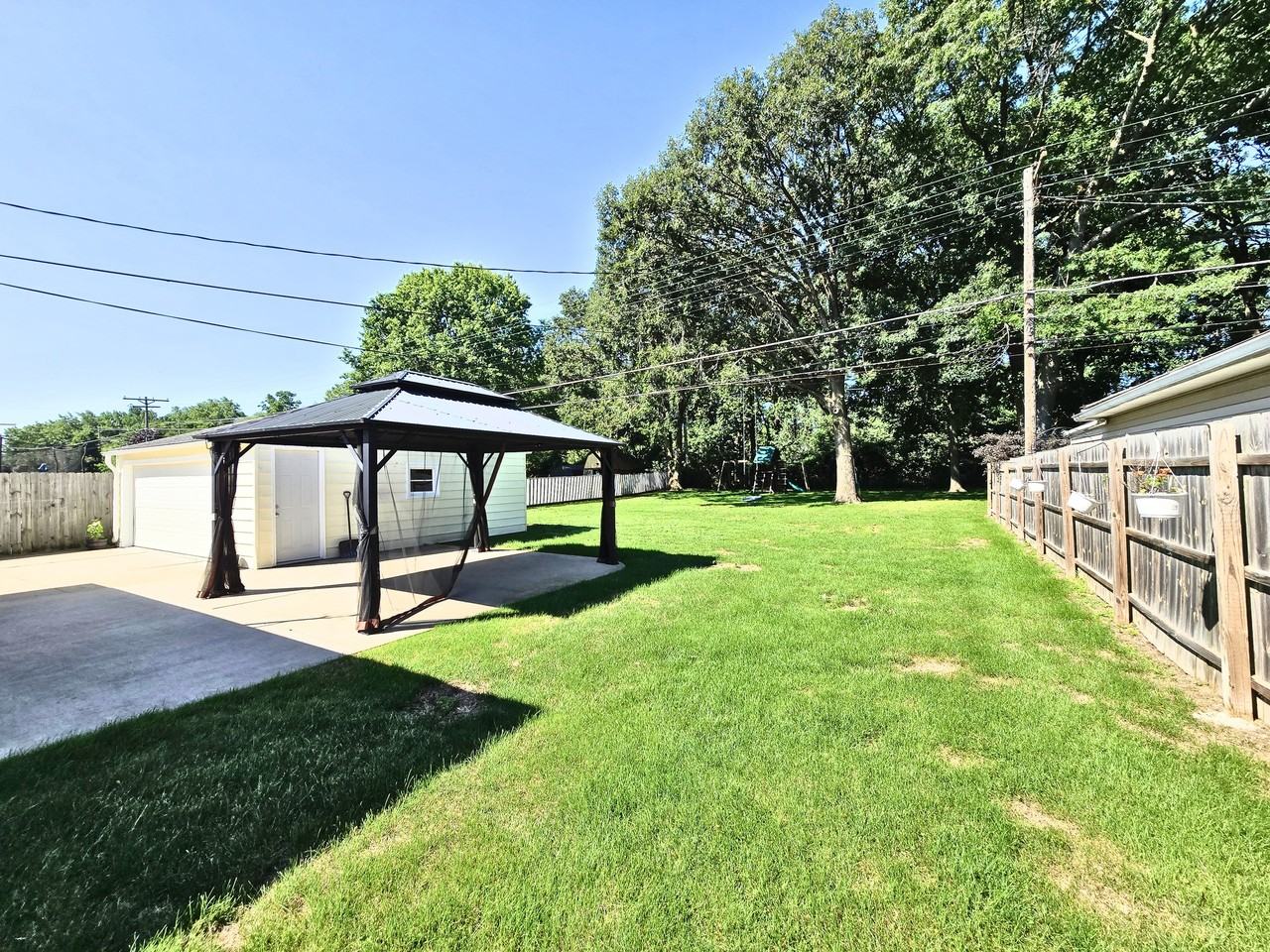 3168 Spruce Street - Photo 5 of 30