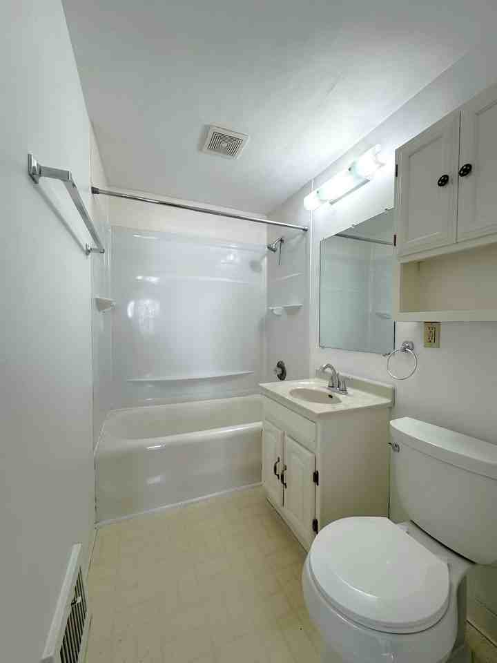 2523 Drexel Avenue #2 (Upper) - Photo 5 of 9