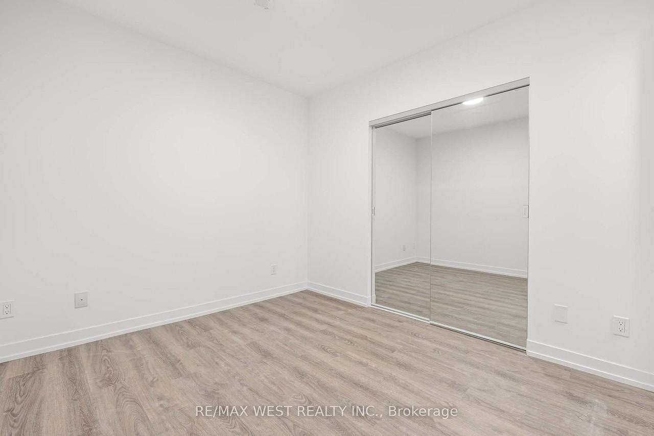771 Yonge Street #906 - Photo 6 of 15