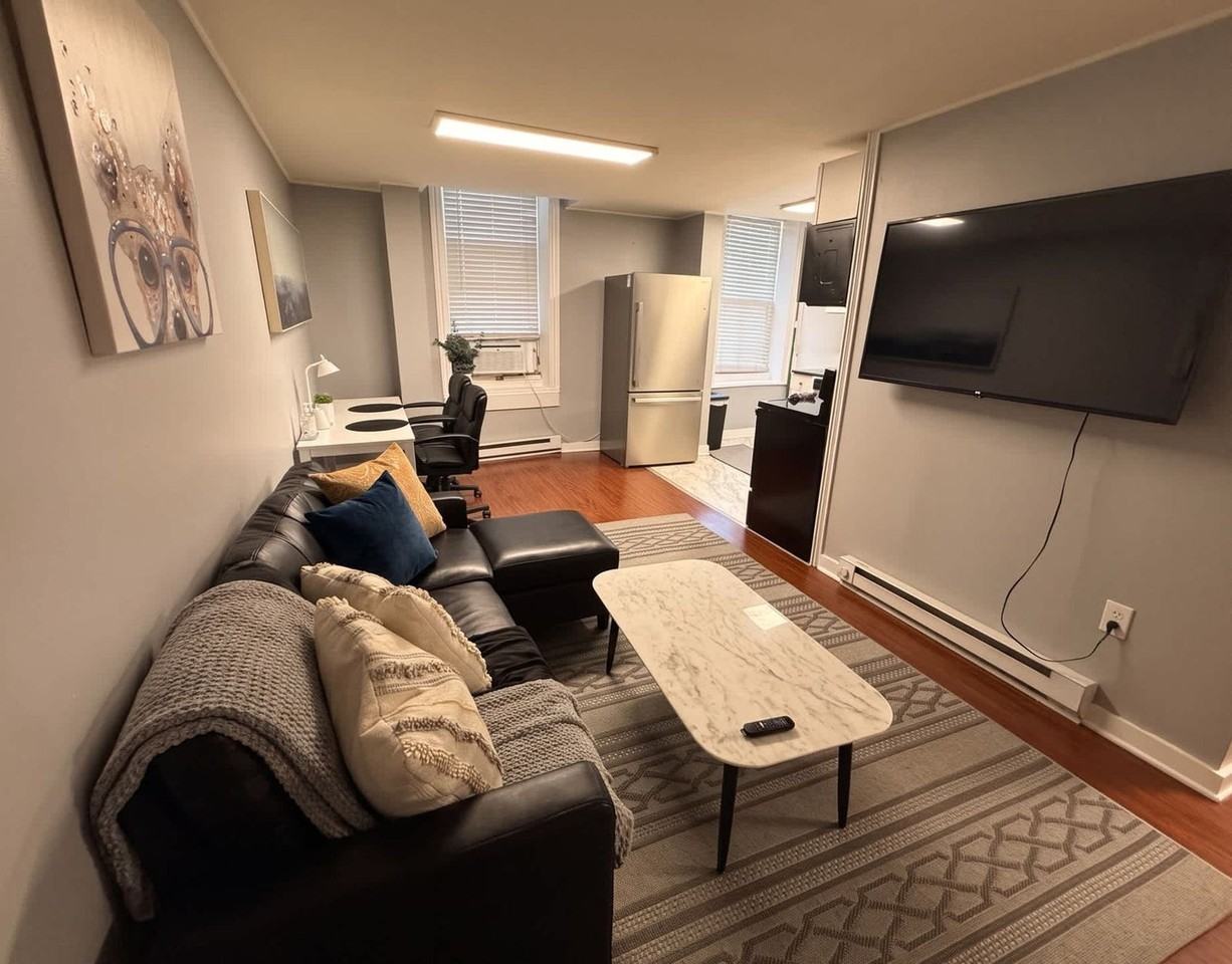 710 N Franklin St #1604339P - Photo 2 of 14