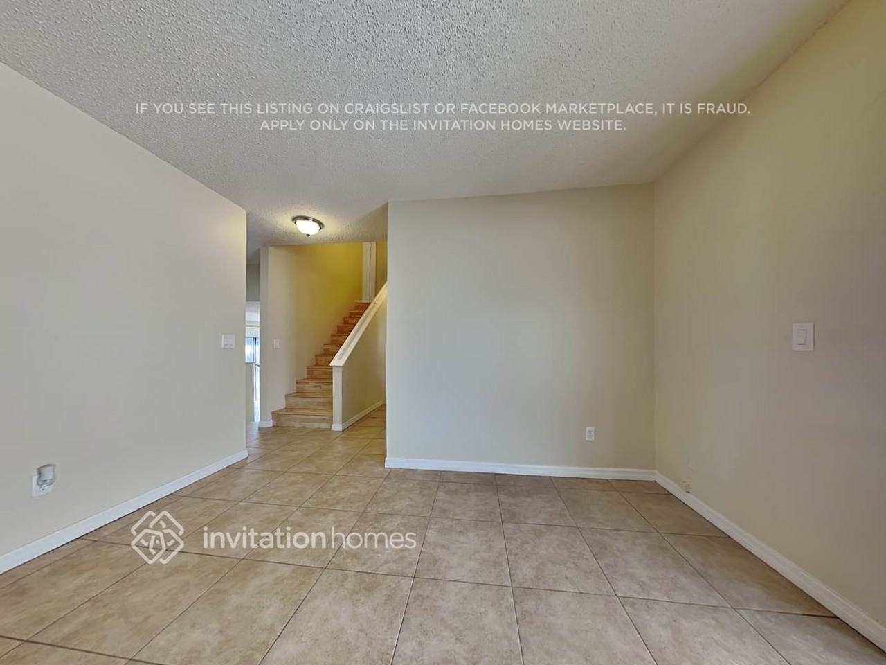 15707 Gardenside Ln - Photo 4 of 21