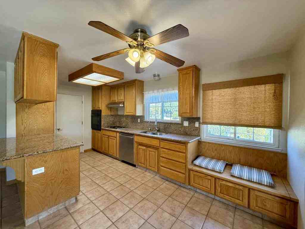 7050 Langworth Rd - Photo 5 of 19