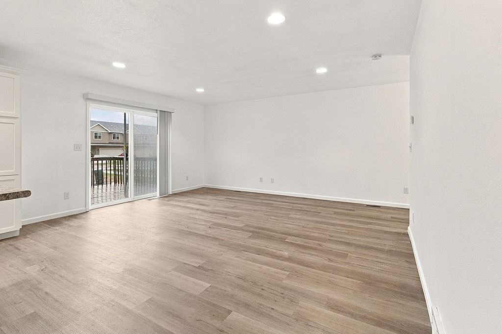 1625 10th Ave E #1 - Photo 4 of 17