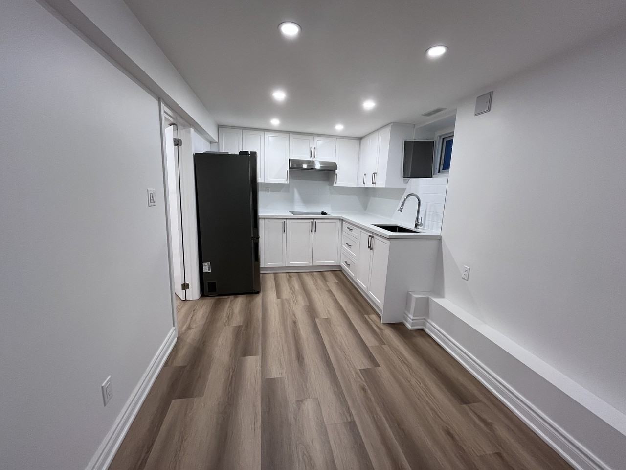 256 Keele Street #B - Photo 4 of 5