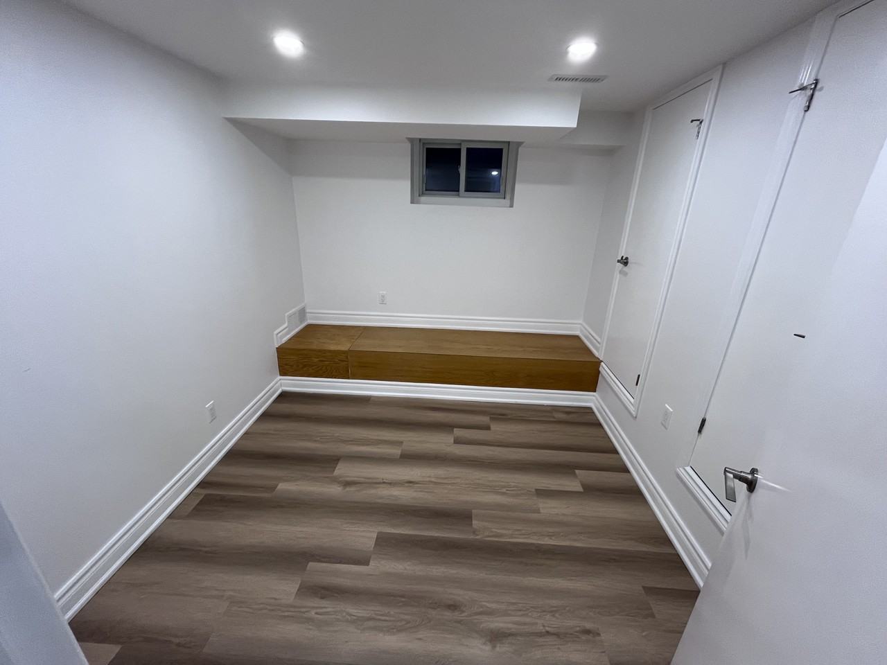 256 Keele Street #B - Photo 3 of 5