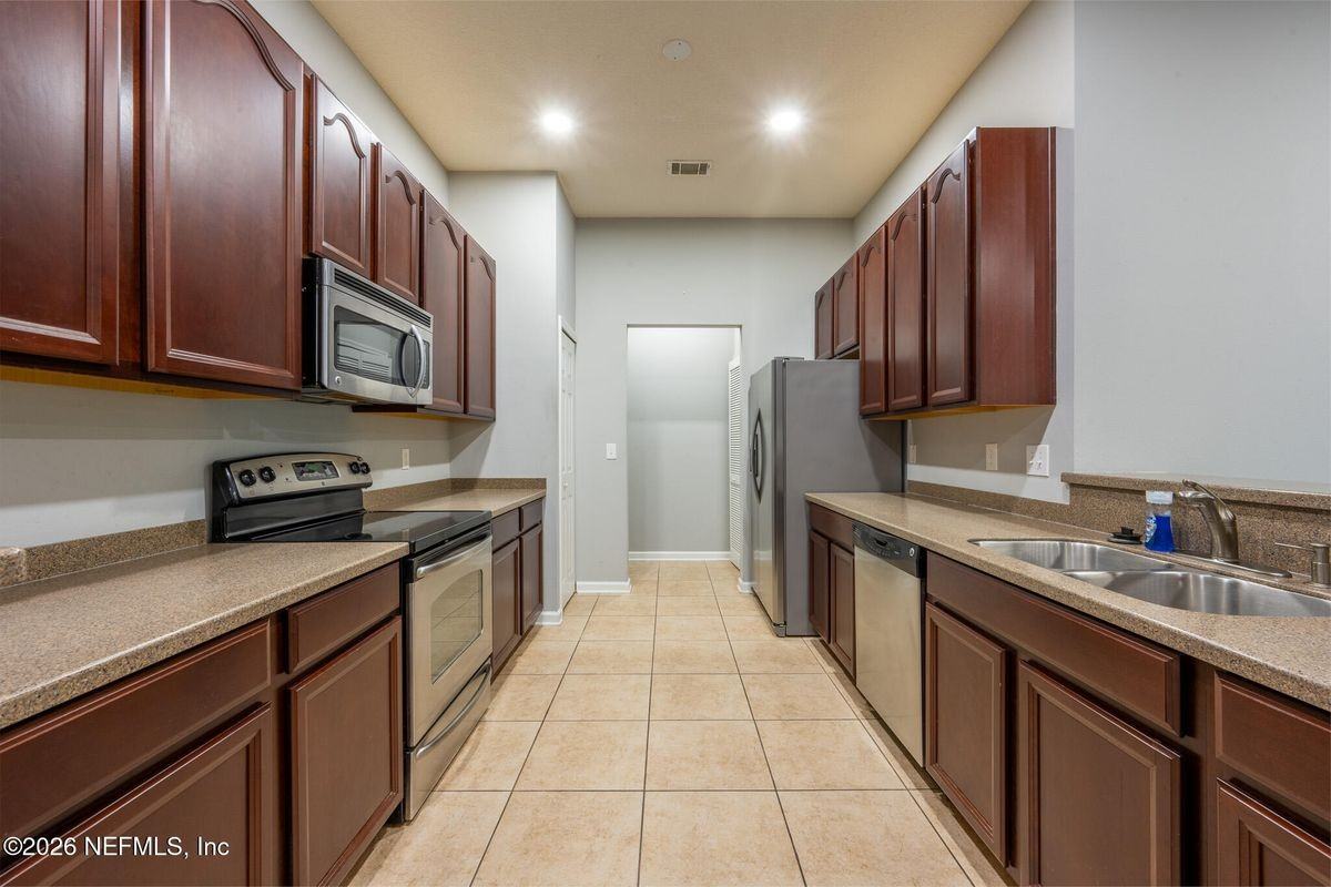 13792 Herons Landing Way - Photo 7 of 27