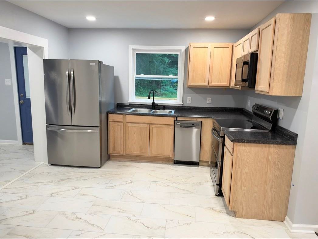 845 Hundley St ##B - Photo 2 of 20