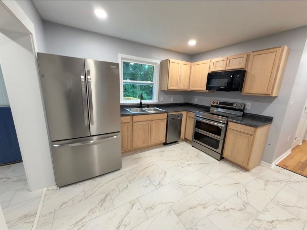 845 Hundley St ##B - Photo 3 of 20