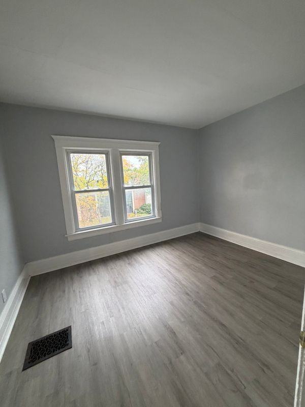 1097 Dewey Ave - Photo 5 of 10
