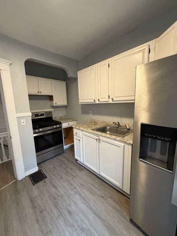 1097 Dewey Ave - Photo 7 of 10