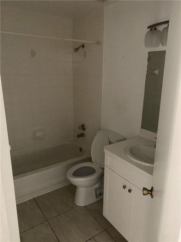 8985 Nw 38th Dr - Photo 3 of 12