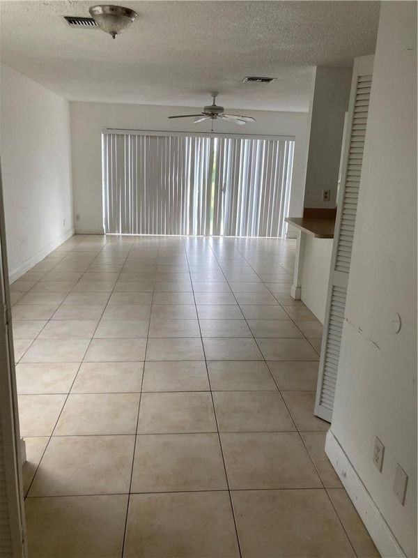 8985 Nw 38th Dr - Photo 7 of 12