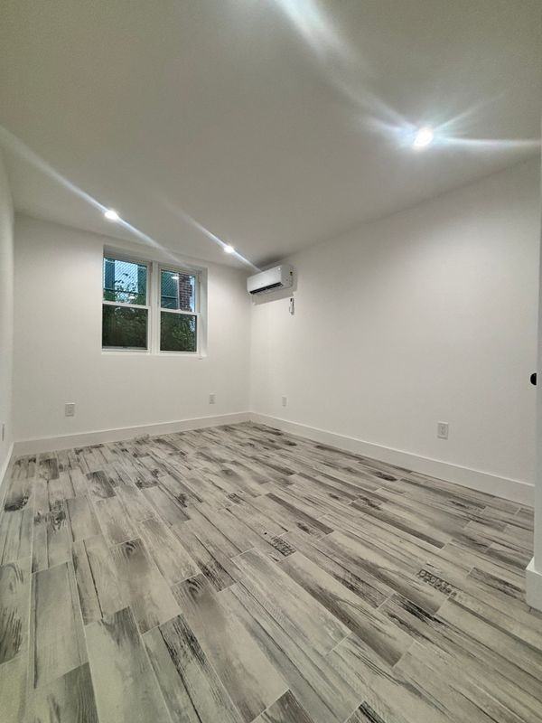1657 Tillotson Ave - Photo 6 of 19