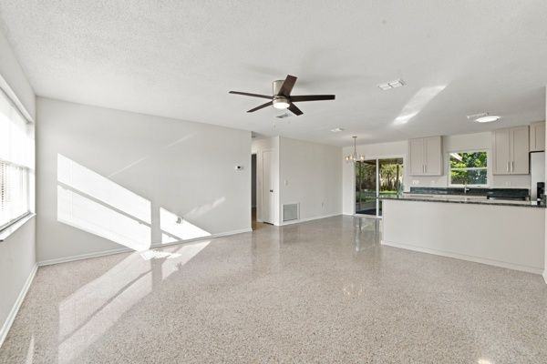 843 Quintilian Ave - Photo 2 of 4