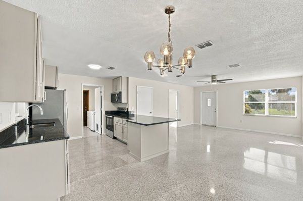 843 Quintilian Ave - Photo 3 of 4