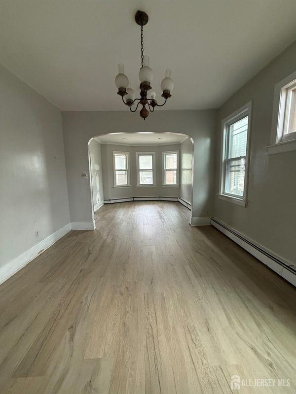 180 Brighton Ave - Photo 2 of 7