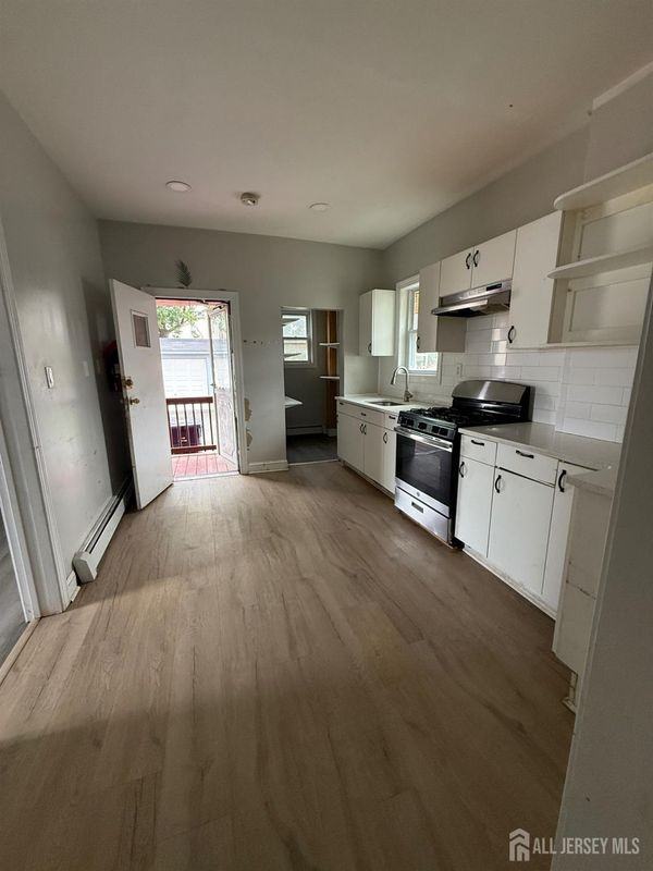 180 Brighton Ave - Photo 4 of 7