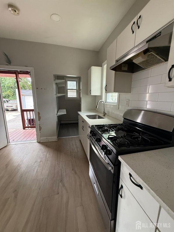 180 Brighton Ave - Photo 5 of 7